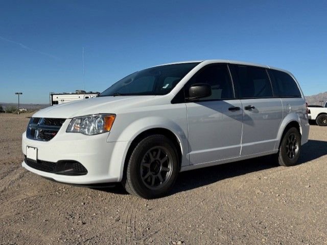 Used 2019 Dodge Grand Caravan SE w/ UConnect Hands-Free Group image 2