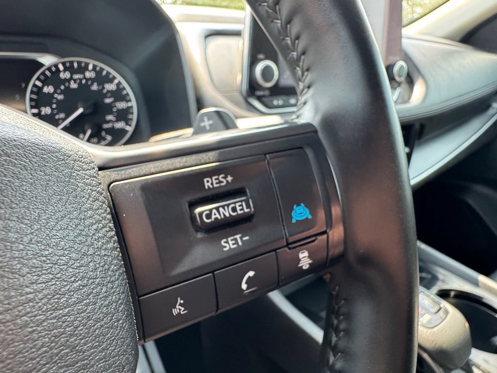 Used 2025 Nissan Rogue SV AWD/4WD image 31