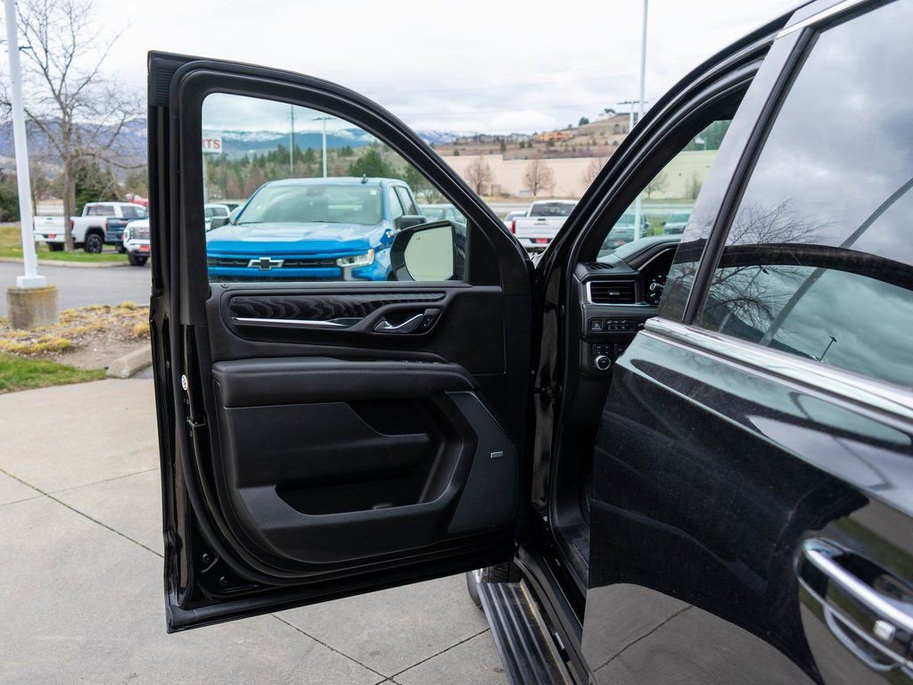 Used 2024 GMC Yukon Denali AWD/4WD image 19