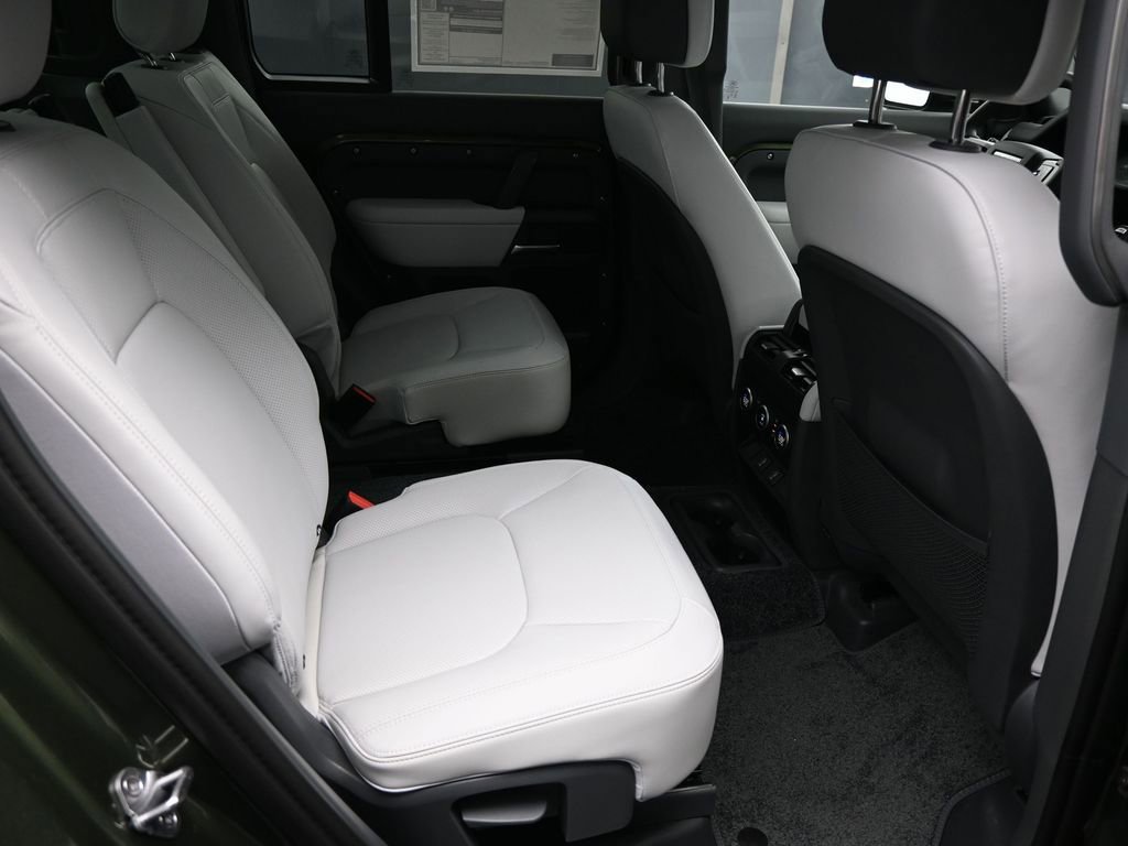 New 2026 Land Rover Defender 130 X-Dynamic SE AWD/4WD image 9