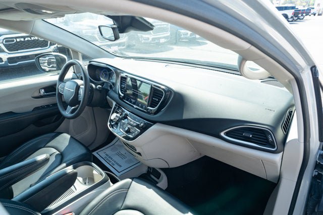 Used 2023 Chrysler Pacifica Touring-L FWD image 36