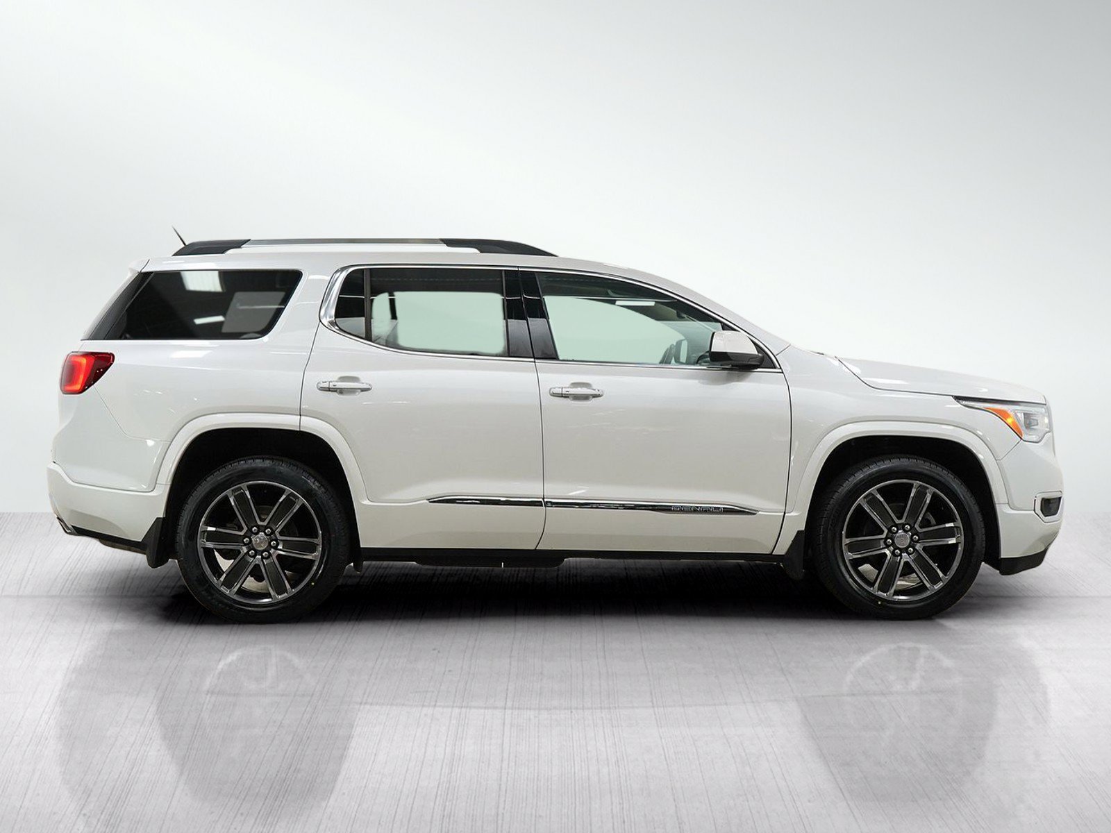 Used 2018 GMC Acadia Denali w/ LPO, Protection Package AWD/4WD image 7