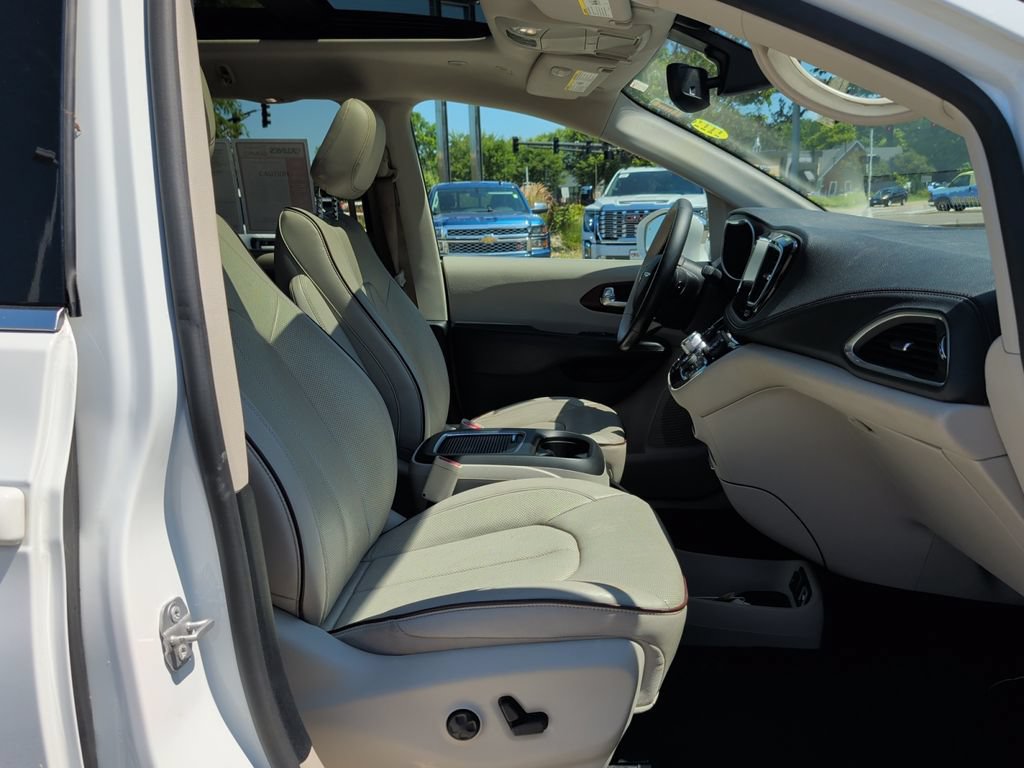 Used 2019 Chrysler Pacifica Limited FWD image 37