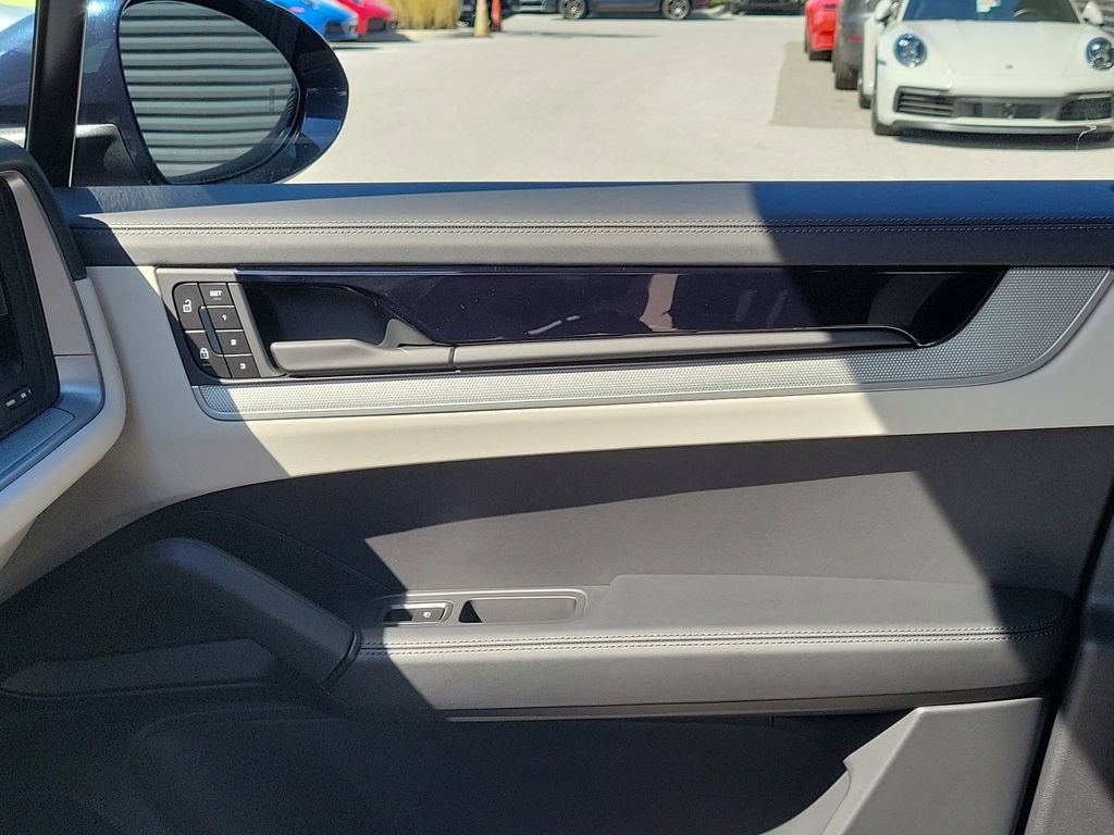 New 2026 Porsche Cayenne image 23