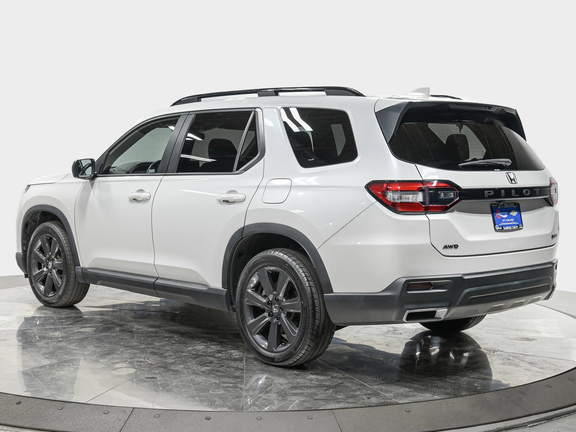 Used 2023 Honda Pilot Sport image 4