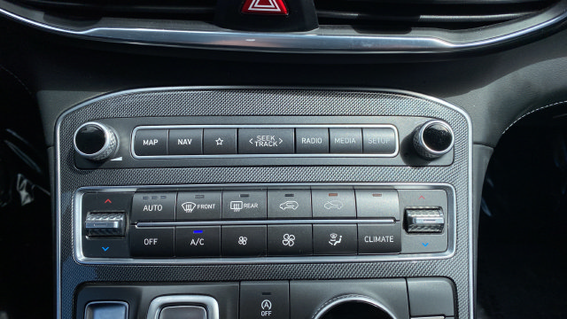 Used 2022 Hyundai Santa Fe Limited FWD image 18