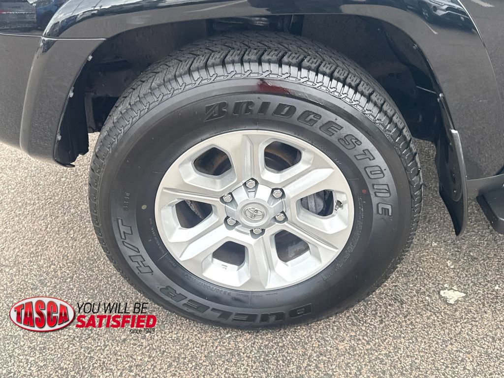 Used 2024 Toyota 4Runner SR5 AWD/4WD image 38