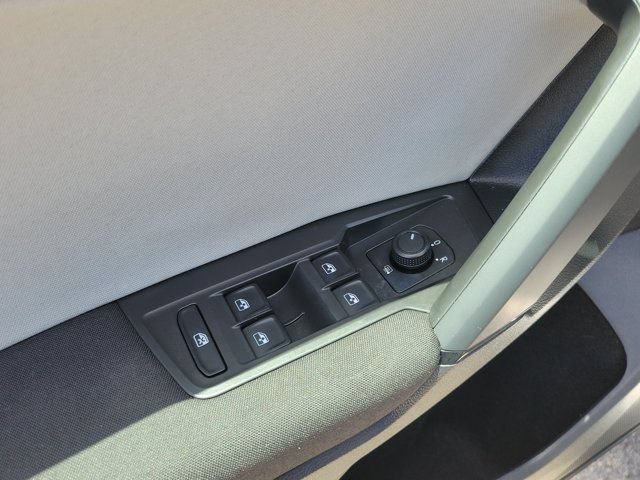 Used 2019 Volkswagen Tiguan S w/ Driver Assistance Package FWD image 16