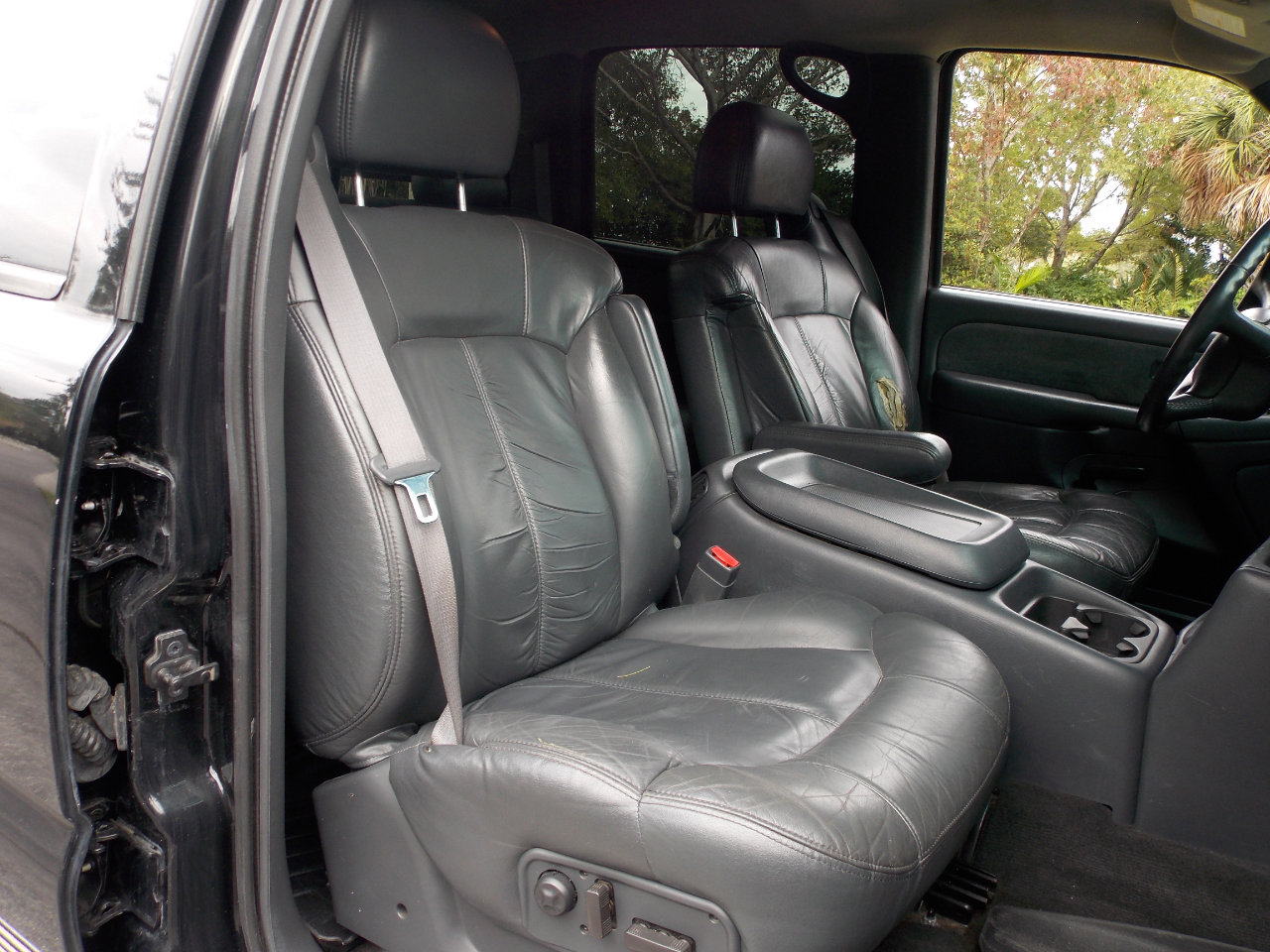 Used 2002 Chevrolet Silverado 3500 LT w/ Off-Road Skid Plate Pkg image 2