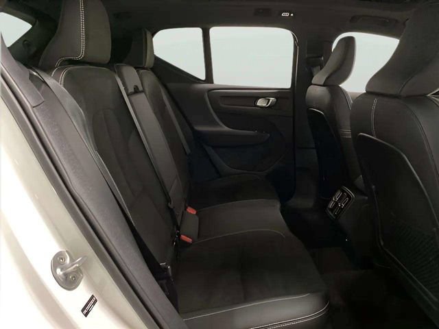 Used 2025 Volvo XC40 B5 Plus AWD/4WD image 23