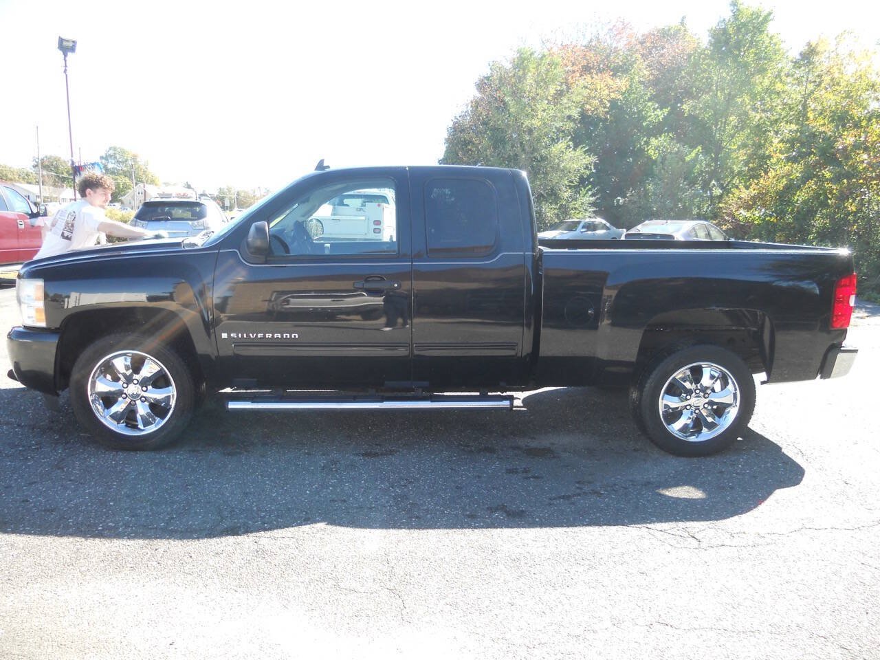 Used 2009 Chevrolet Silverado 1500 LS RWD image 2