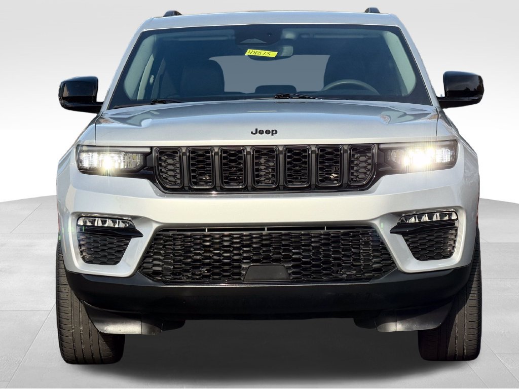 Used 2023 Jeep Grand Cherokee Limited w/ Black Appearance Package AWD/4WD image 2