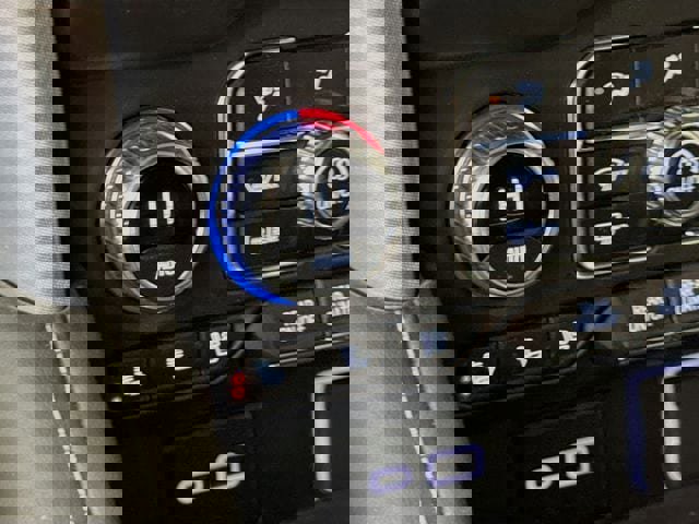 Used 2024 GMC Yukon XL SLT w/ SLT Luxury Package image 22