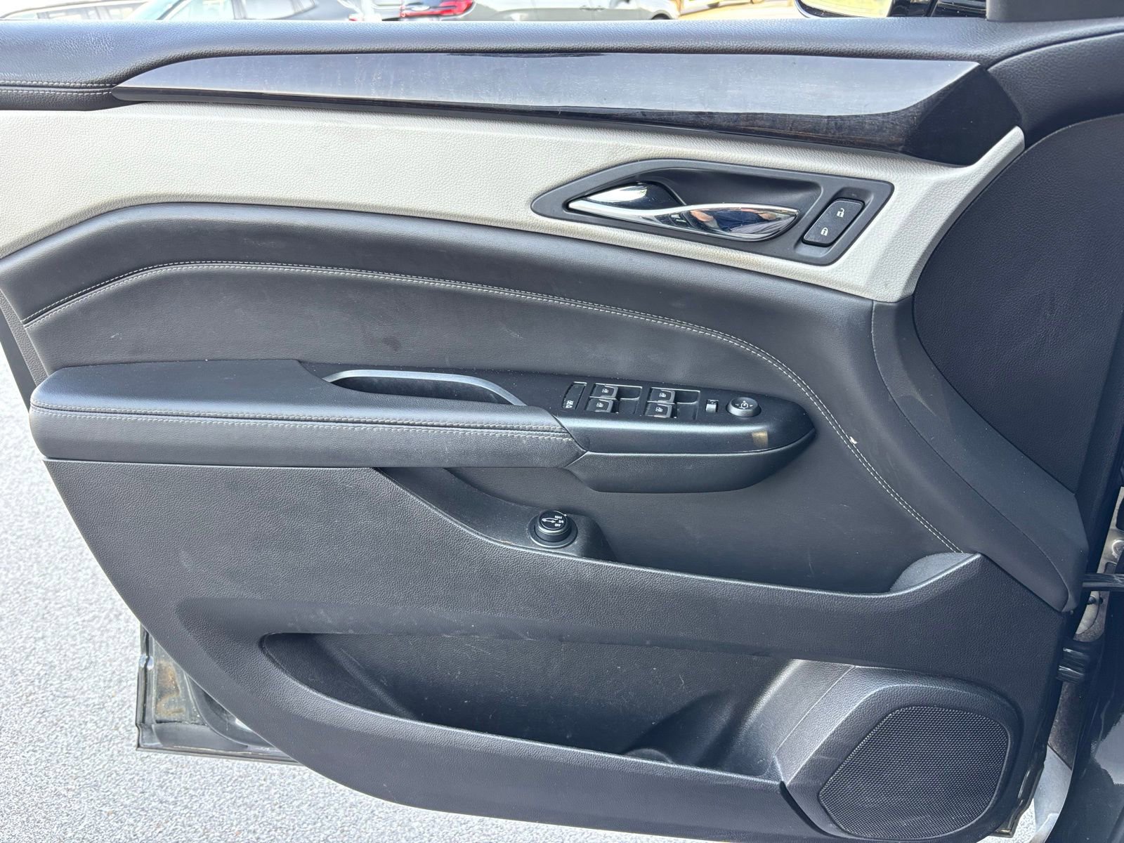 Used 2015 Cadillac SRX Luxury w/ Driver Awareness Package FWD image 10