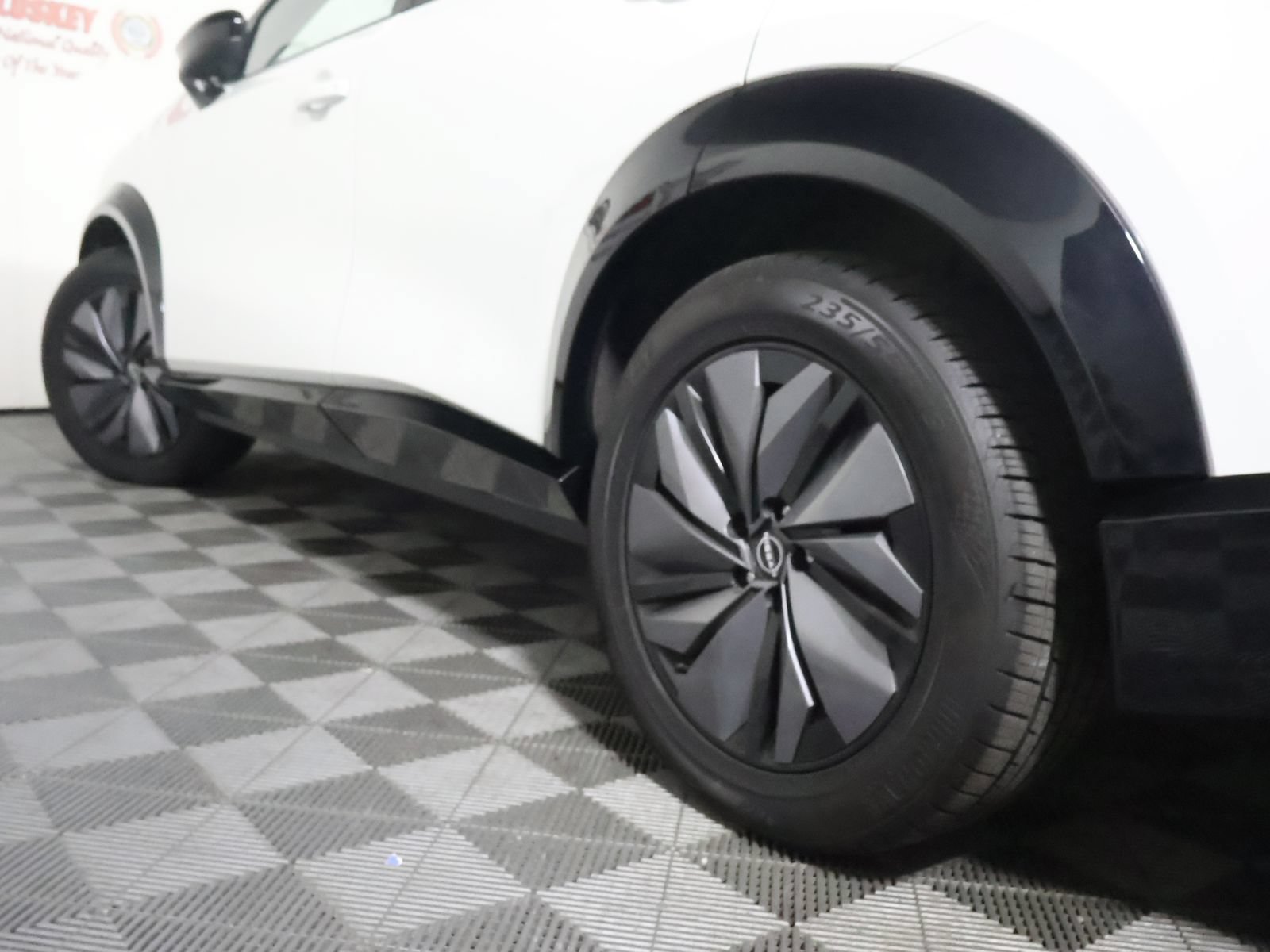 Used 2023 Nissan Ariya AWD image 15
