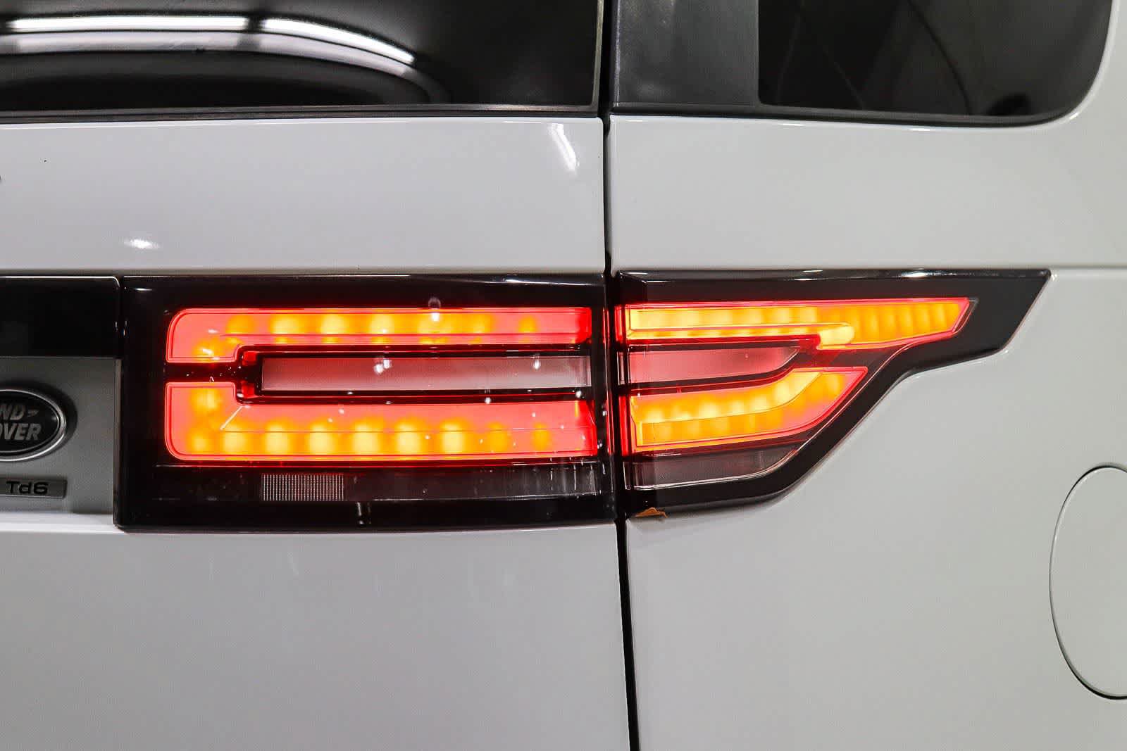 Used 2018 Land Rover Discovery HSE AWD/4WD image 11