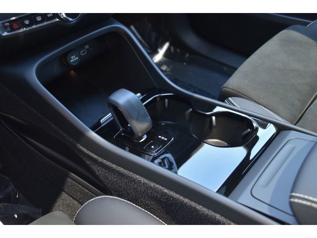 Used 2023 Volvo C40 P8 Recharge Plus AWD/4WD image 35