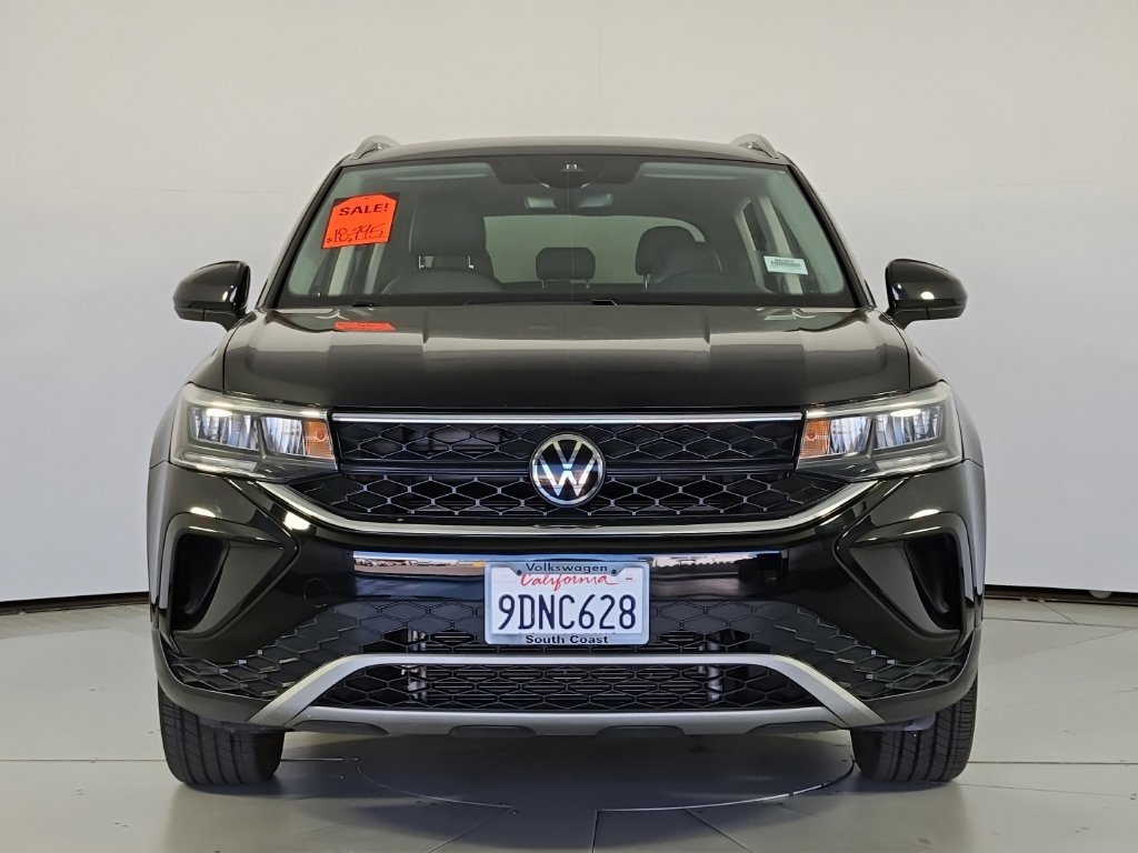 Certified 2023 Volkswagen Taos SE FWD image 3
