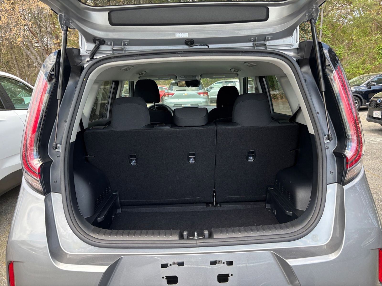 Used 2025 Kia Soul LX w/ LX Technology Package FWD image 31