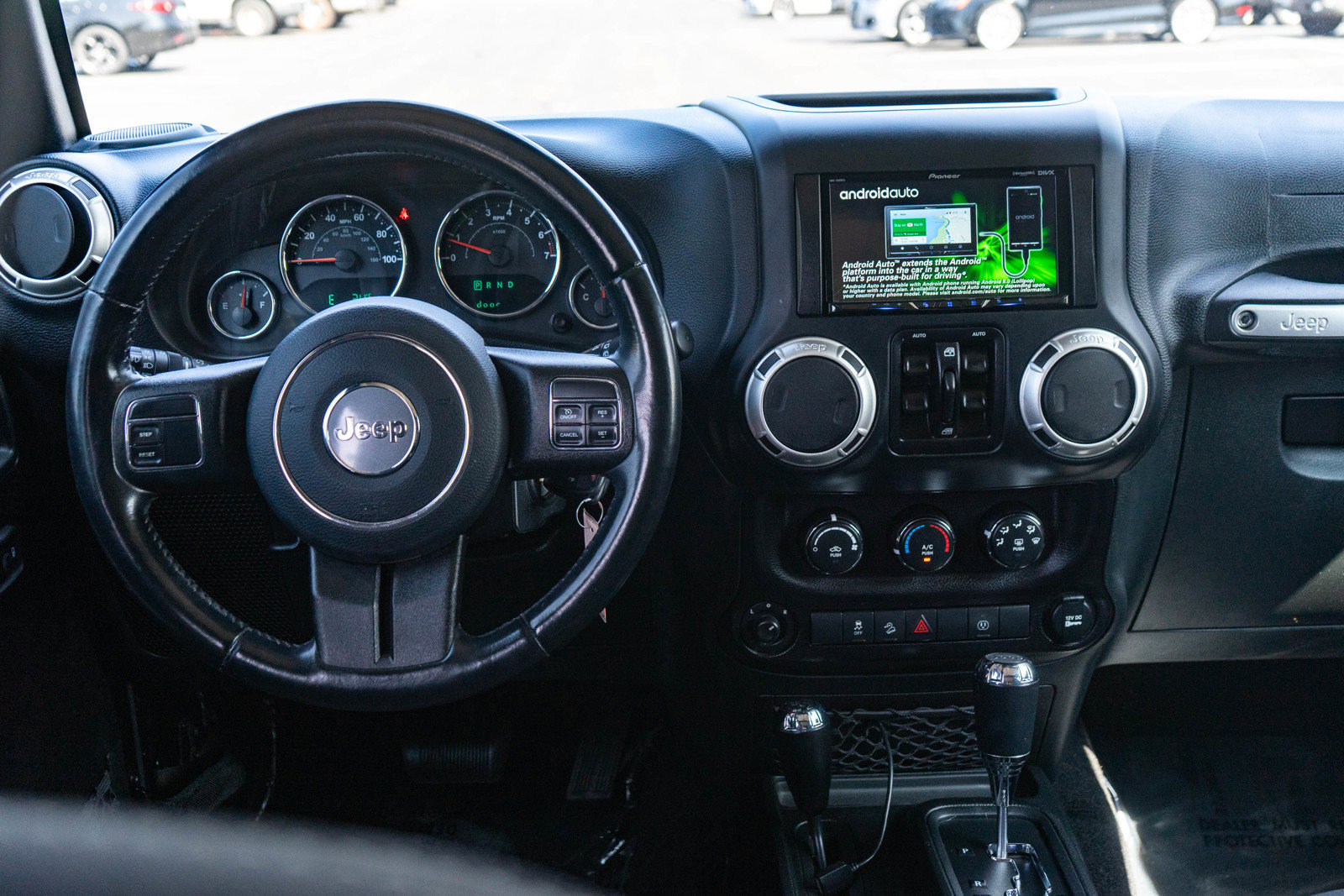 Used 2018 Jeep Wrangler Unlimited Sahara AWD/4WD image 13