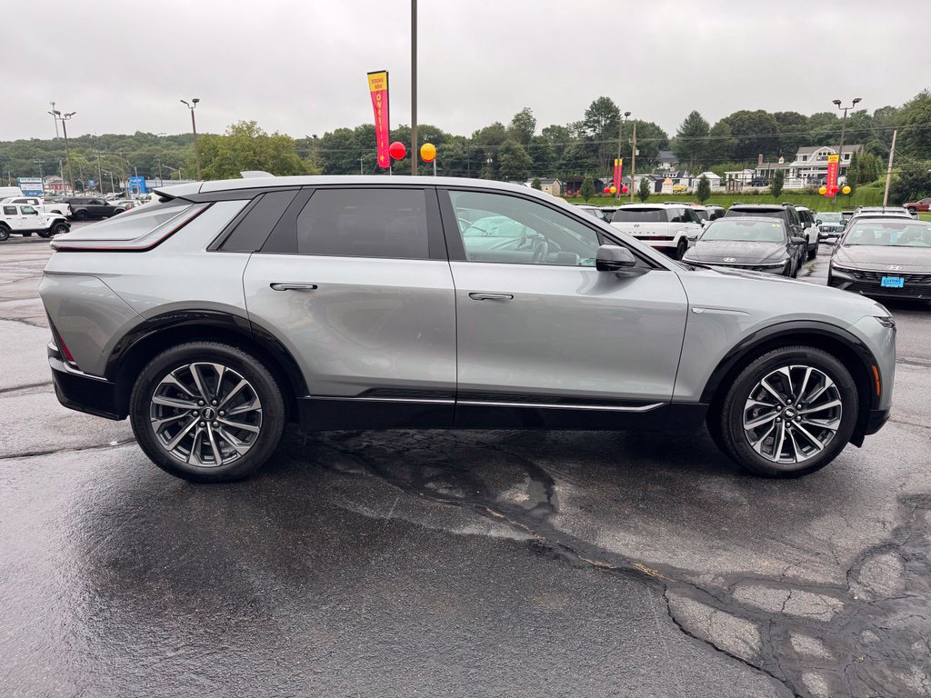 Used 2025 Cadillac Lyriq Sport AWD/4WD image 4