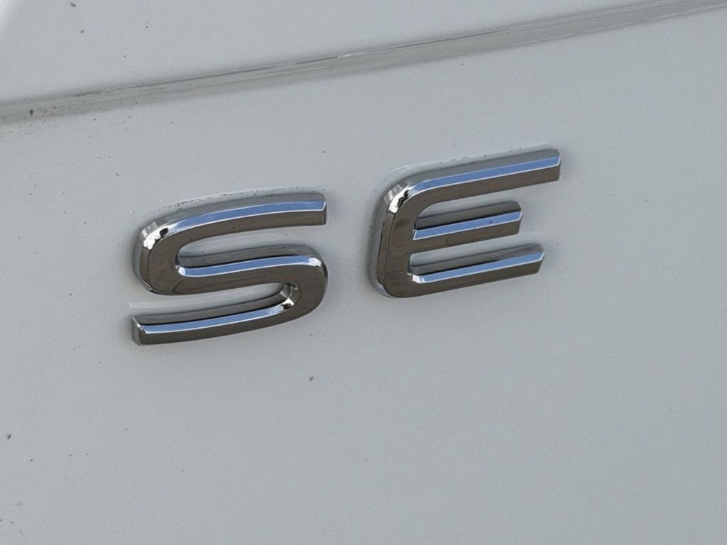 Used 2024 Volkswagen Tiguan SE FWD image 11