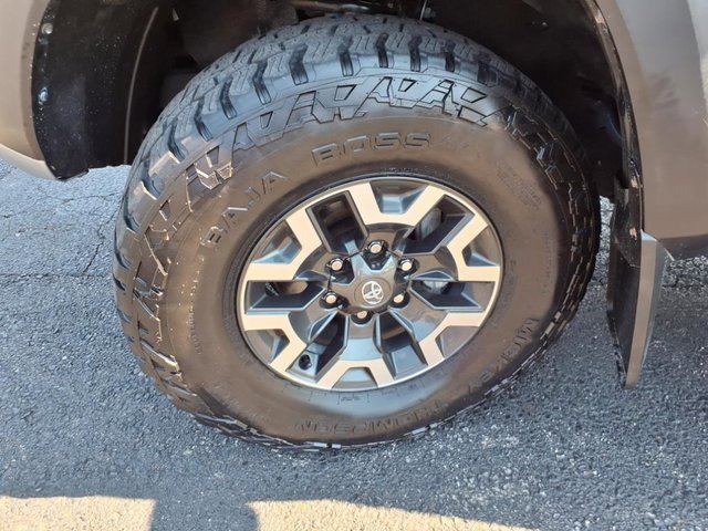 Used 2022 Toyota Tacoma TRD Off-Road image 22