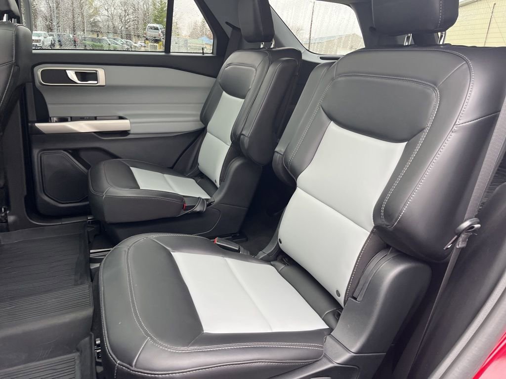 Used 2023 Ford Explorer XLT w/ Equipment Group 202A image 13