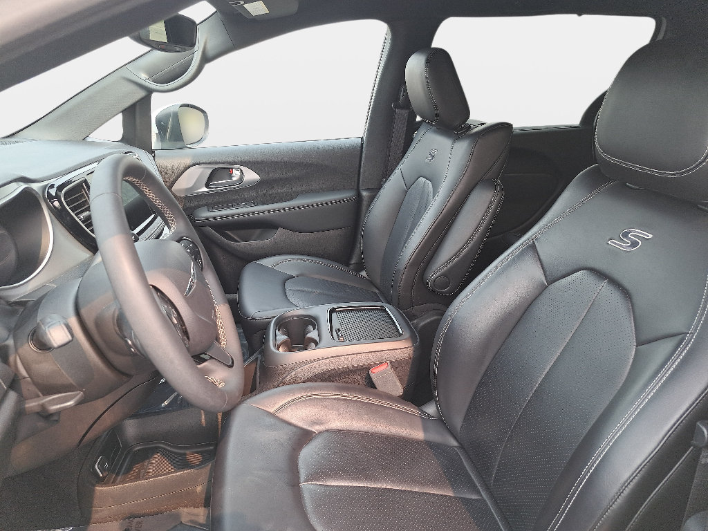 Certified 2023 Chrysler Pacifica Touring-L w/ Uconnect Theater Family Group AWD/4WD image 17