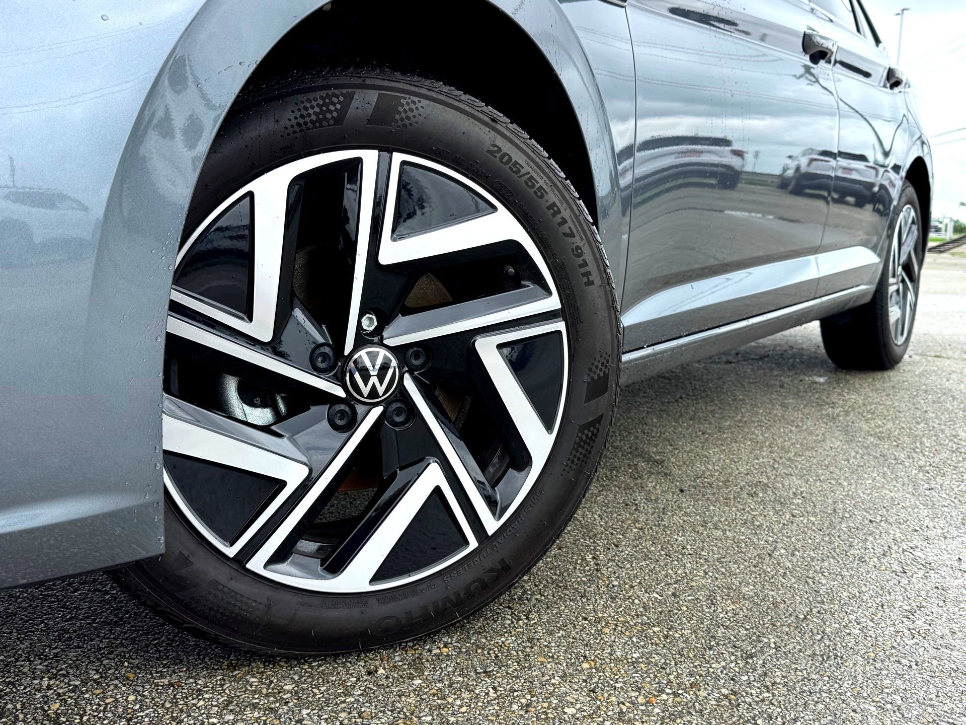 Used 2024 Volkswagen Jetta SEL FWD image 2