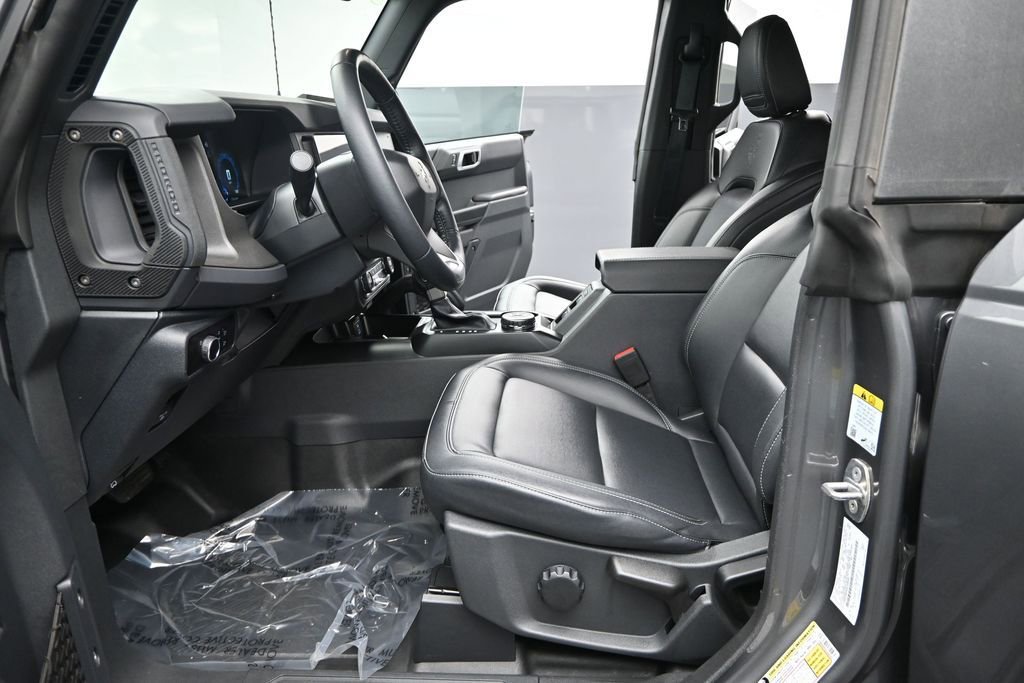 Used 2025 Ford Bronco Badlands AWD/4WD image 16