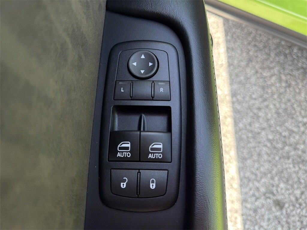 Used 2015 Dodge Challenger SRT Hellcat image 11