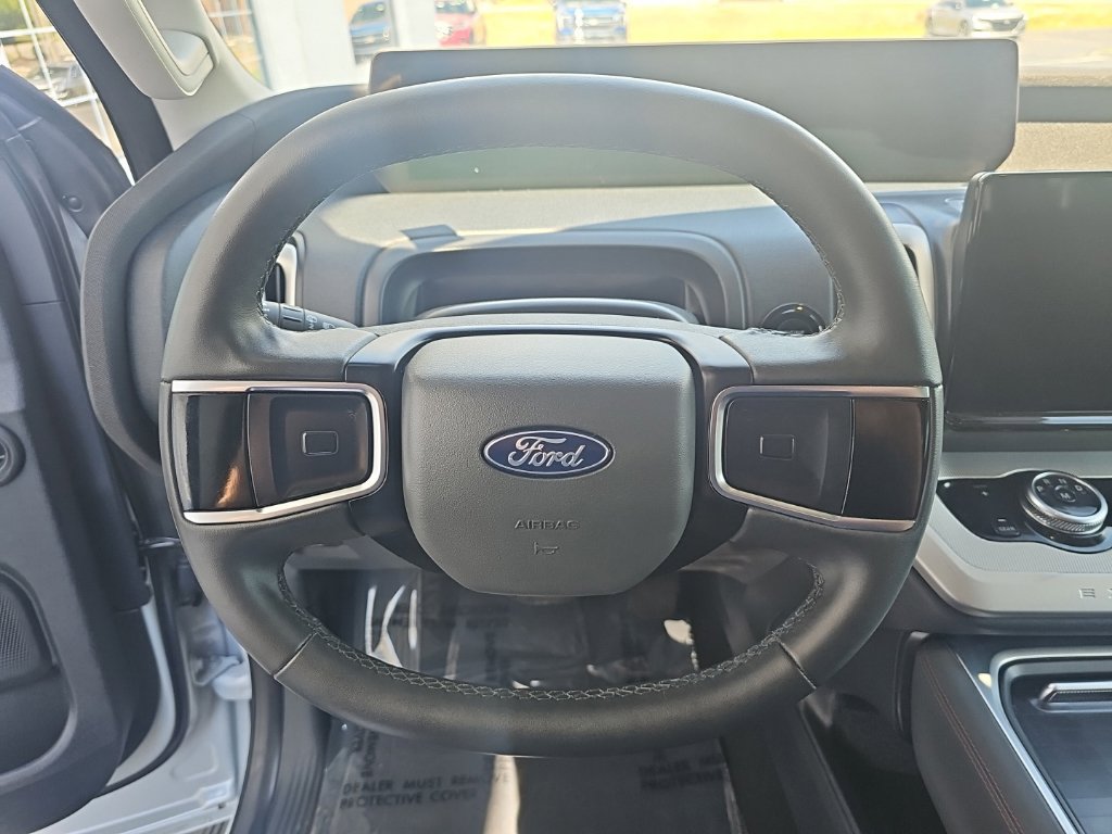 Used 2025 Ford Expedition Active AWD/4WD image 14