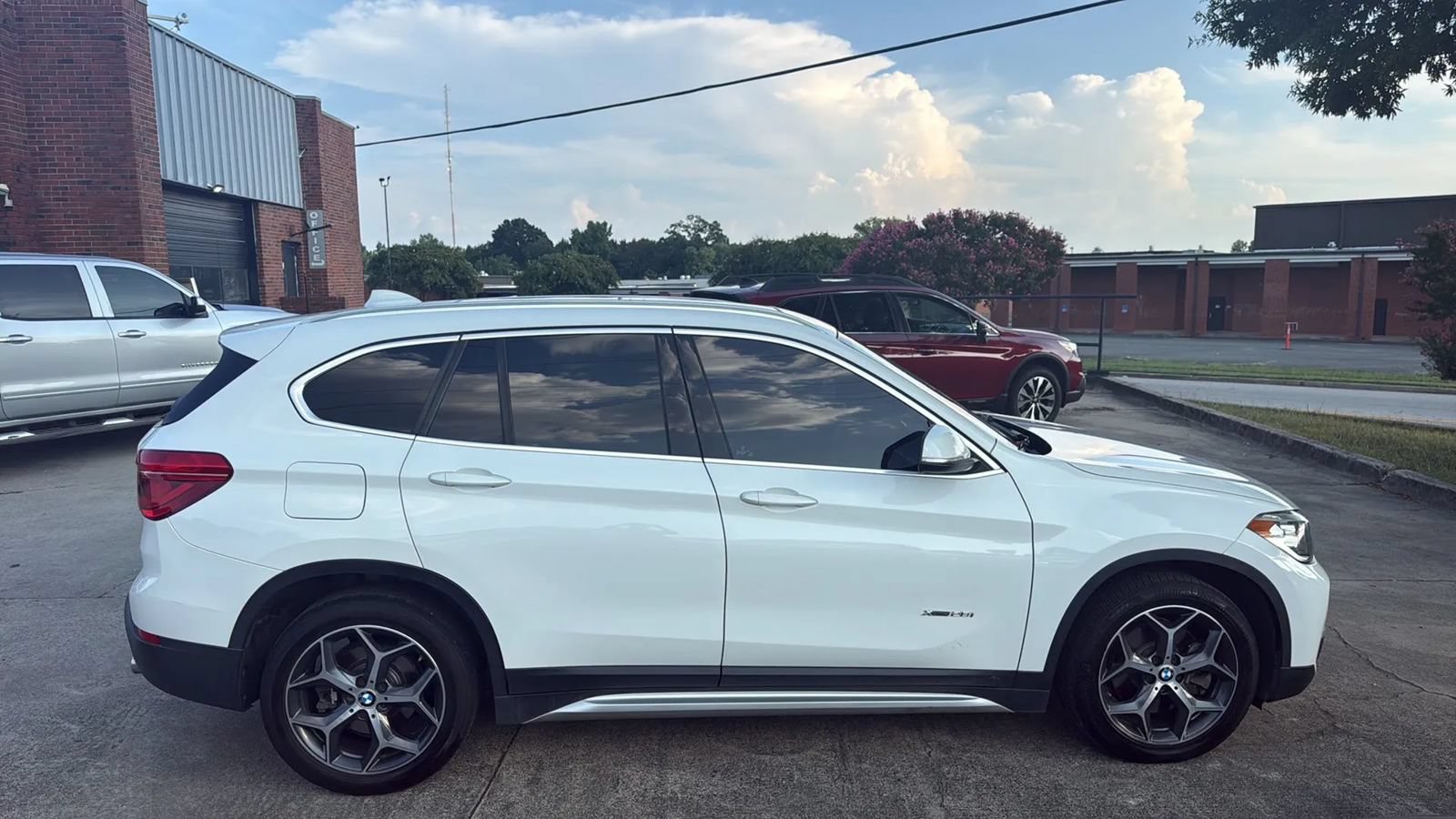 Used 2018 BMW X1 xDrive28i AWD/4WD image 6