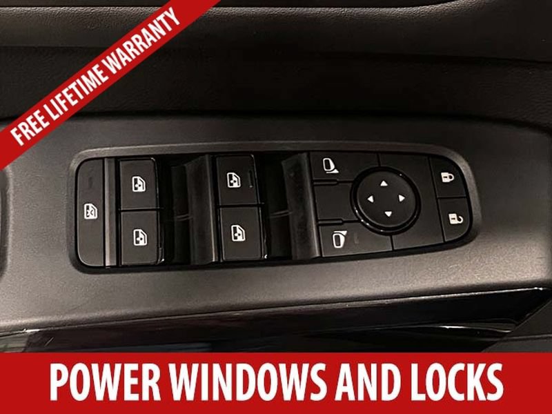 Used 2025 Nissan Pathfinder SV FWD image 10