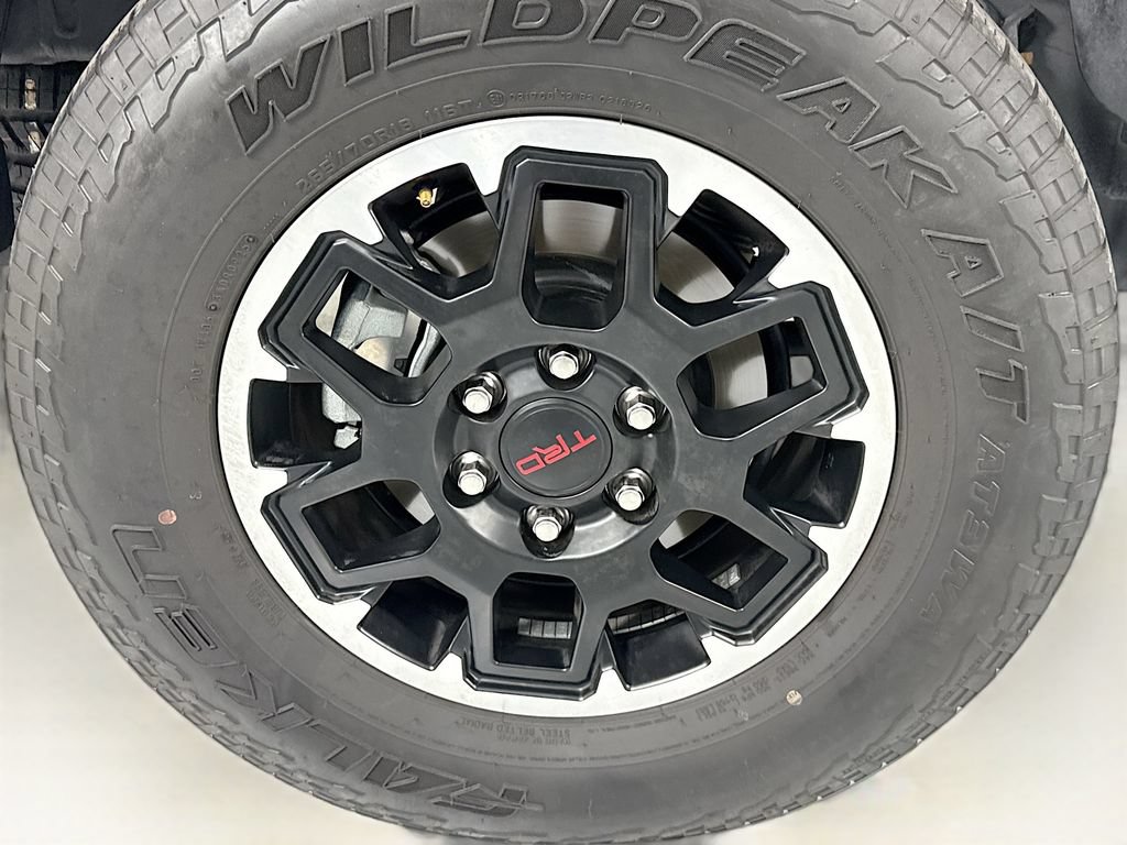Used 2025 Toyota Tacoma Limited AWD/4WD image 33