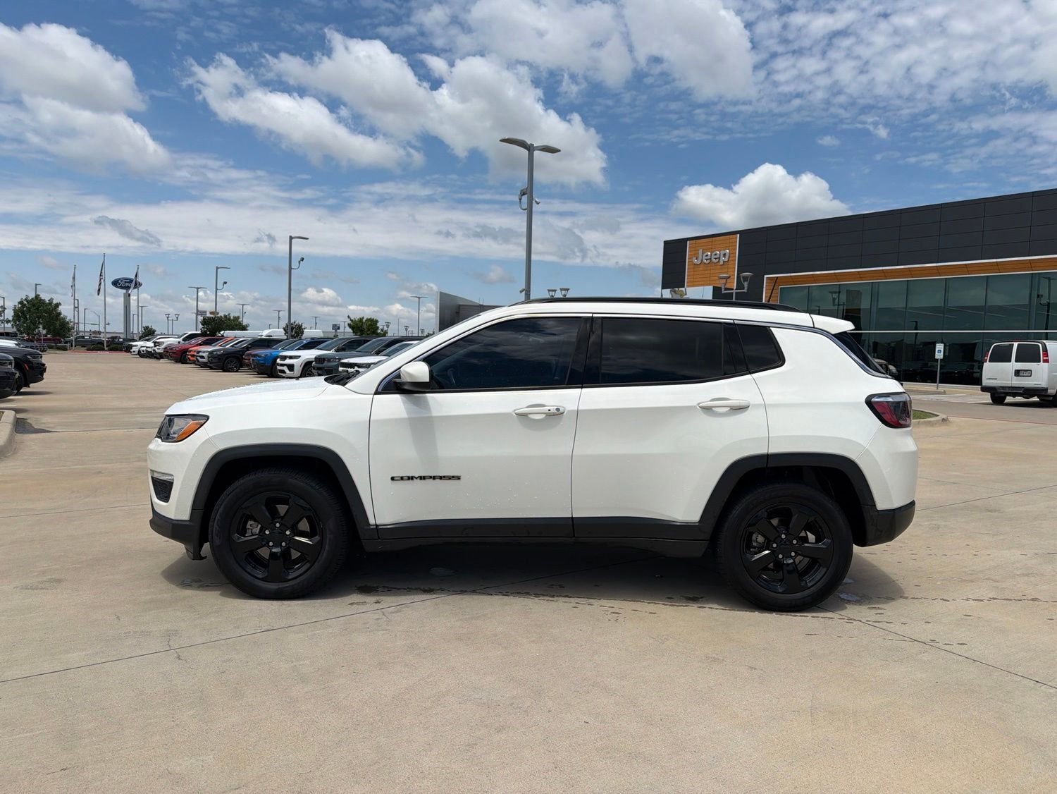 Used 2020 Jeep Compass Latitude FWD image 2