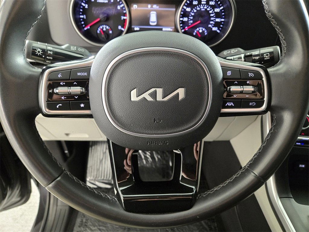 Used 2024 Kia Carnival LX image 27