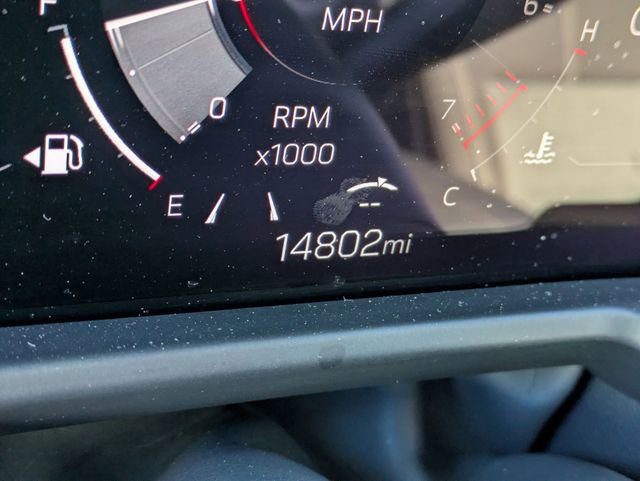 Used 2025 GMC Acadia Elevation image 17