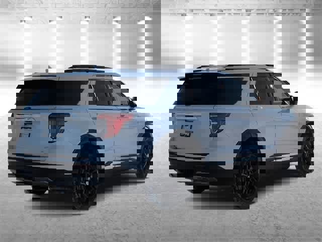 Used 2022 Ford Explorer XLT w/ Equipment Group 202A image 8