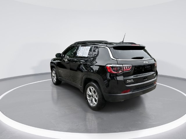 Used 2025 Jeep Compass Latitude AWD/4WD image 6