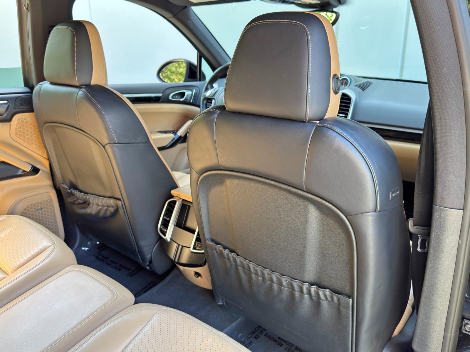 Used 2014 Porsche Cayenne Platinum Edition AWD/4WD image 32
