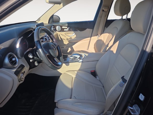 Used 2017 Mercedes-Benz GLC 300 4MATIC image 9