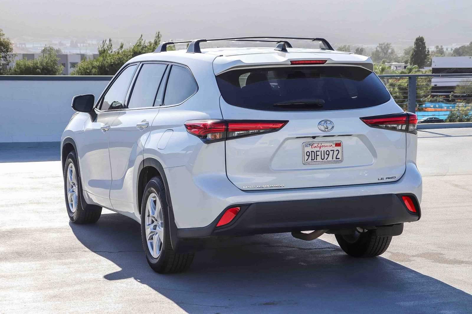 Used 2022 Toyota Highlander LE AWD/4WD image 4