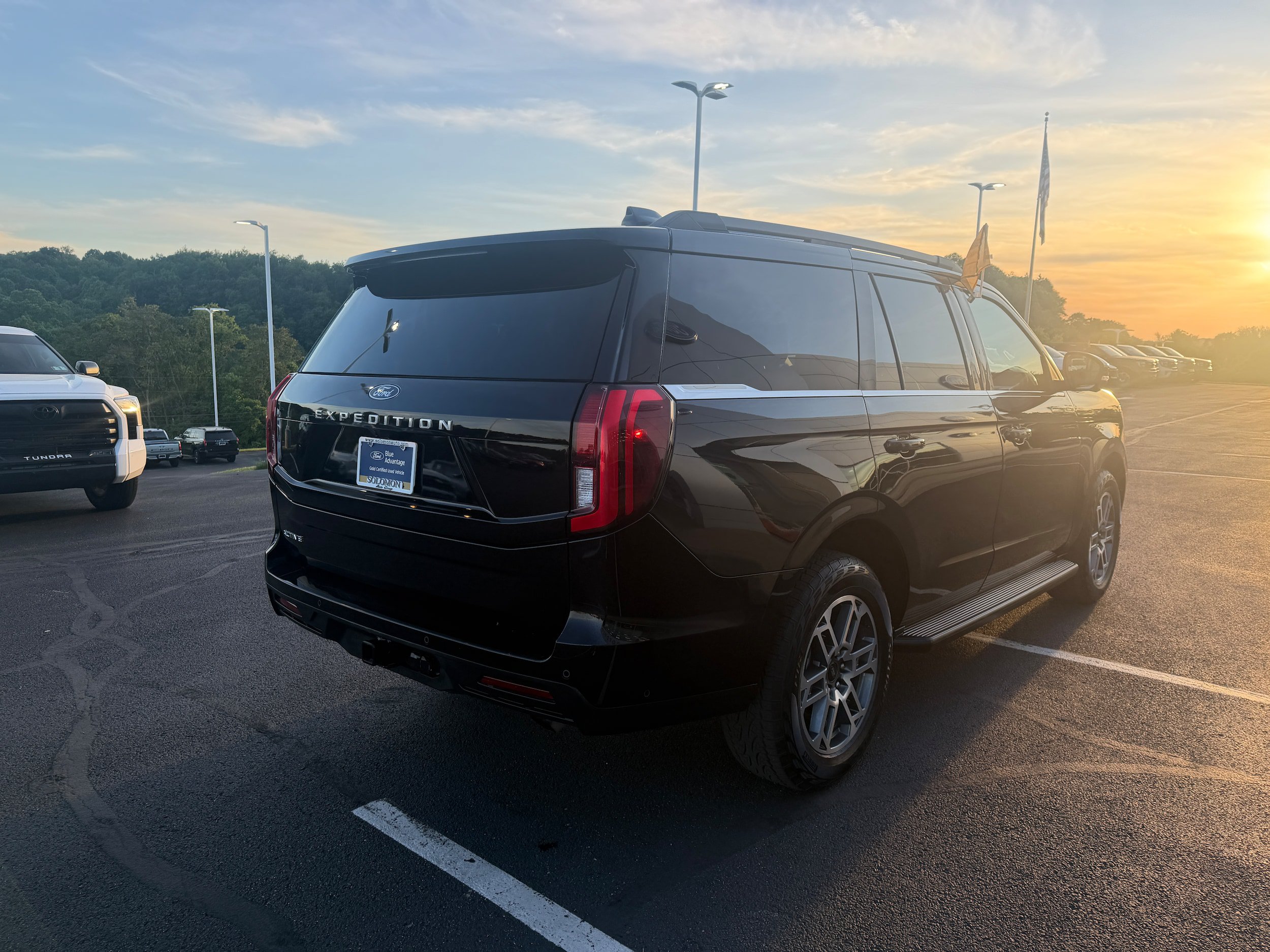 Certified 2025 Ford Expedition Active AWD/4WD image 6