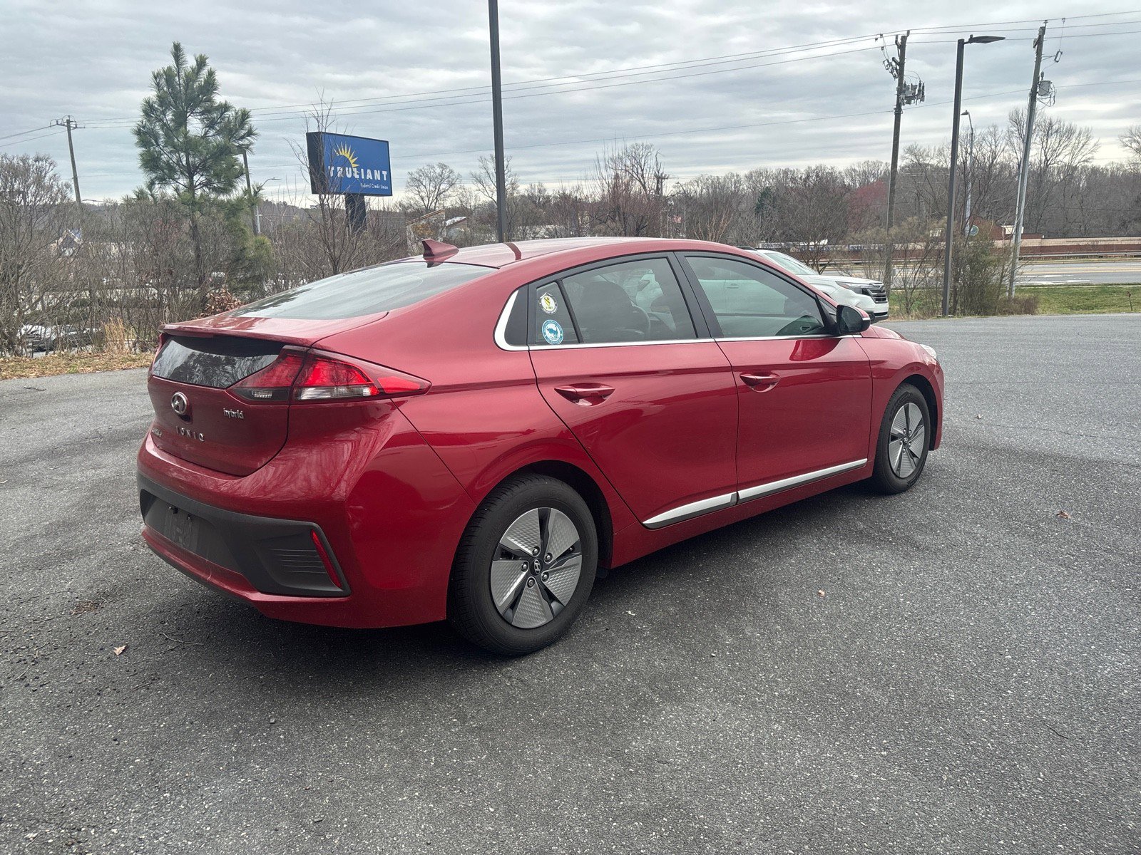 Used 2022 Hyundai Ioniq SE image 6