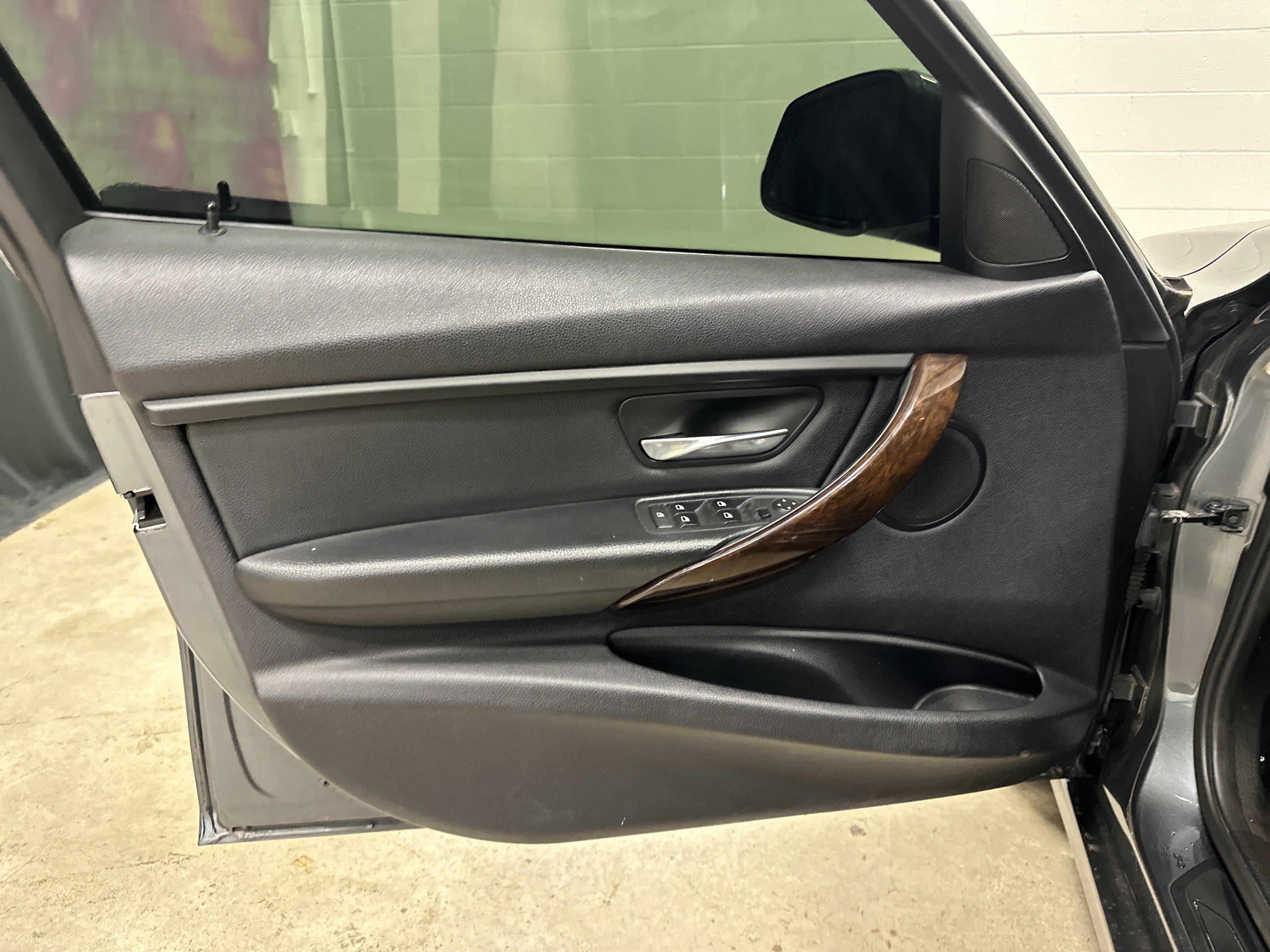 Used 2015 BMW 320i xDrive Sedan AWD/4WD image 14