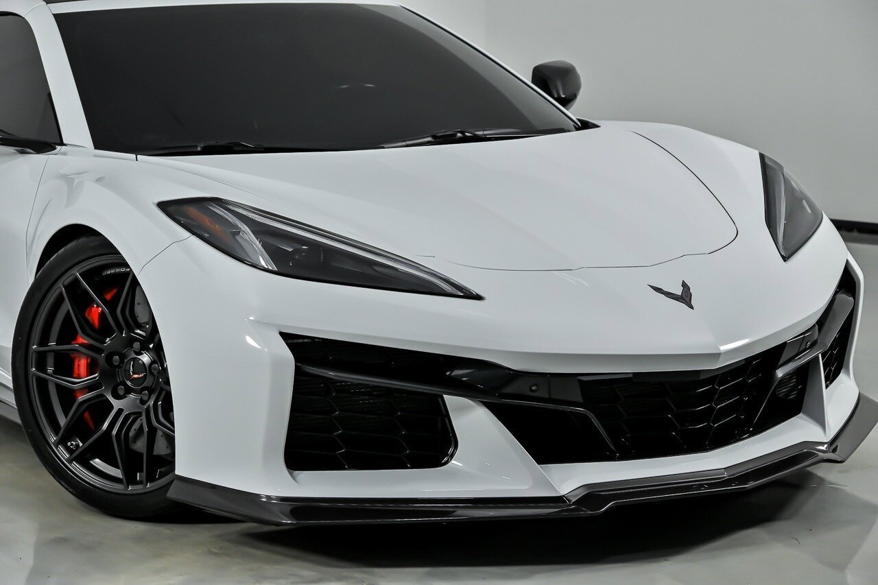 Used 2023 Chevrolet Corvette Z06 w/ Engine Appearance Package RWD image 3