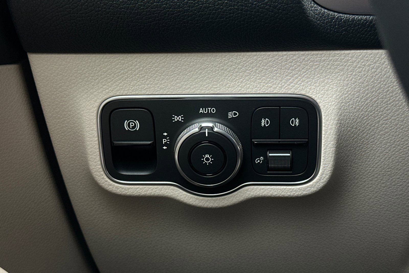 New 2026 Mercedes-Benz GLB 250 image 27