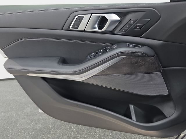 Certified 2025 BMW X5 xDrive40i w/ Climate Comfort Package image 23